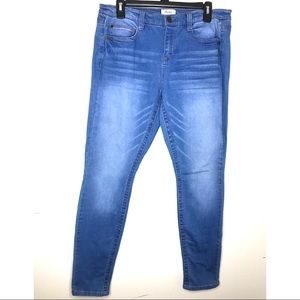 NWOT Junior’s Mudd Blue Skinny Jeans Size 13